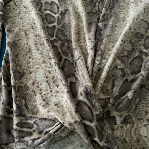 Long Sleeve Snake Skin Print Top - Picture 4 of 4